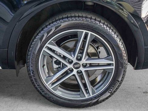 Used 2023 Audi Q5 e Premium w/ Convenience Package image 11