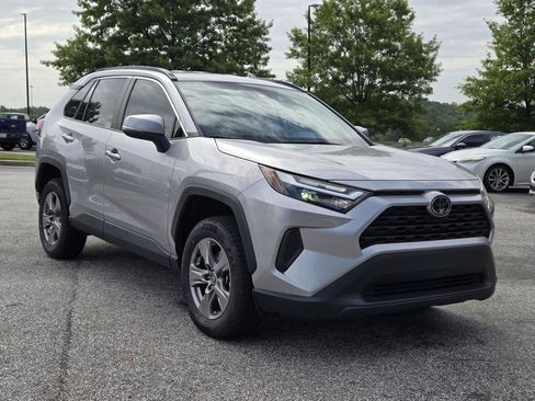Used 2024 Toyota RAV4 XLE FWD image 5