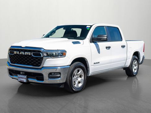 Used 2025 RAM 1500 Big Horn AWD/4WD image 3