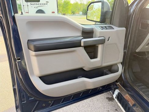 Used 2018 Ford F150 XLT w/ Equipment Group 302A Luxury AWD/4WD image 31