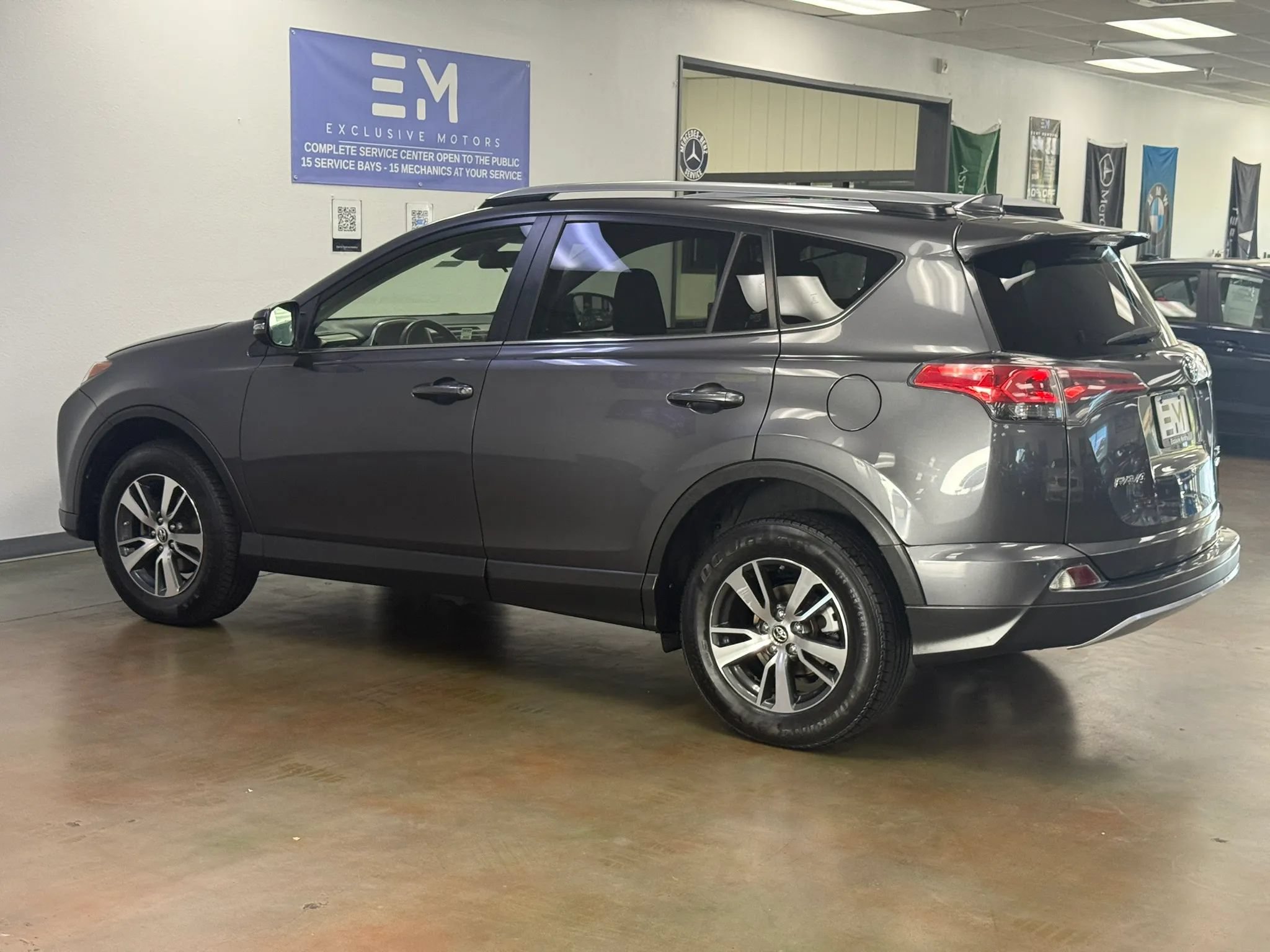 Used 2018 Toyota RAV4 XLE AWD/4WD image 5