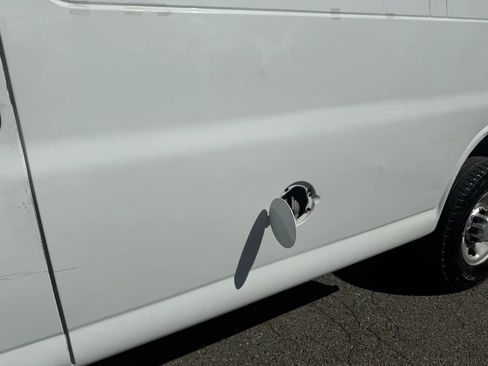 Used 2016 Chevrolet Express 2500 image 15