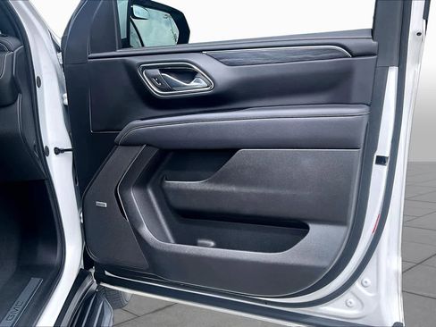Used 2024 GMC Yukon SLT w/ SLT Luxury Package RWD image 20