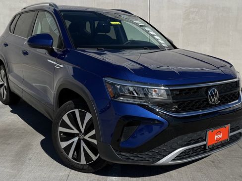 Certified 2024 Volkswagen Taos SE image 1