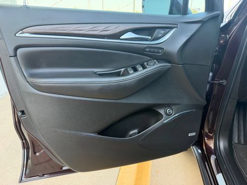 Used 2023 Buick Enclave Avenir FWD image 9