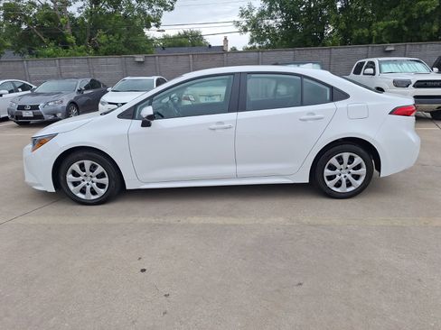 Used 2026 Toyota Corolla LE FWD image 3