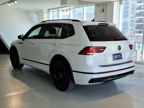 Certified 2023 Volkswagen Tiguan SE R-Line FWD image 6