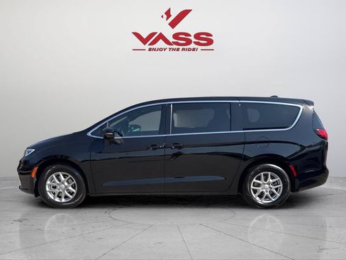 New 2026 Chrysler Pacifica Select FWD image 5