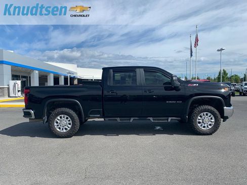 Used 2024 Chevrolet Silverado 2500 LT AWD/4WD image 8