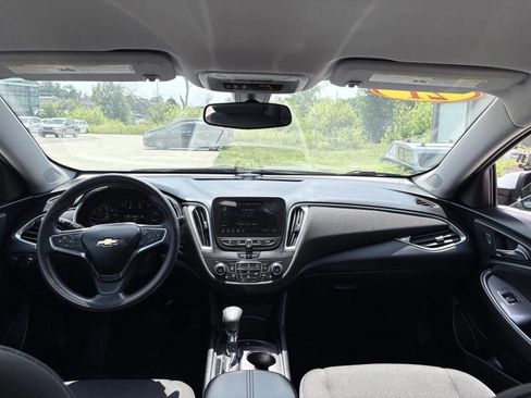 Used 2021 Chevrolet Malibu LT FWD image 11