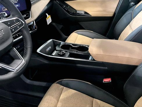 New 2026 Chevrolet Equinox ACTIV w/ Convenience Package III AWD/4WD image 8