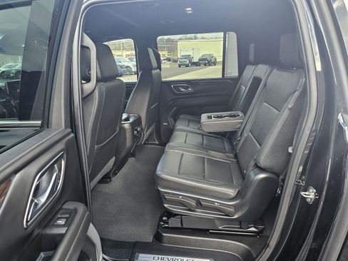 Used 2023 Chevrolet Suburban LT image 15