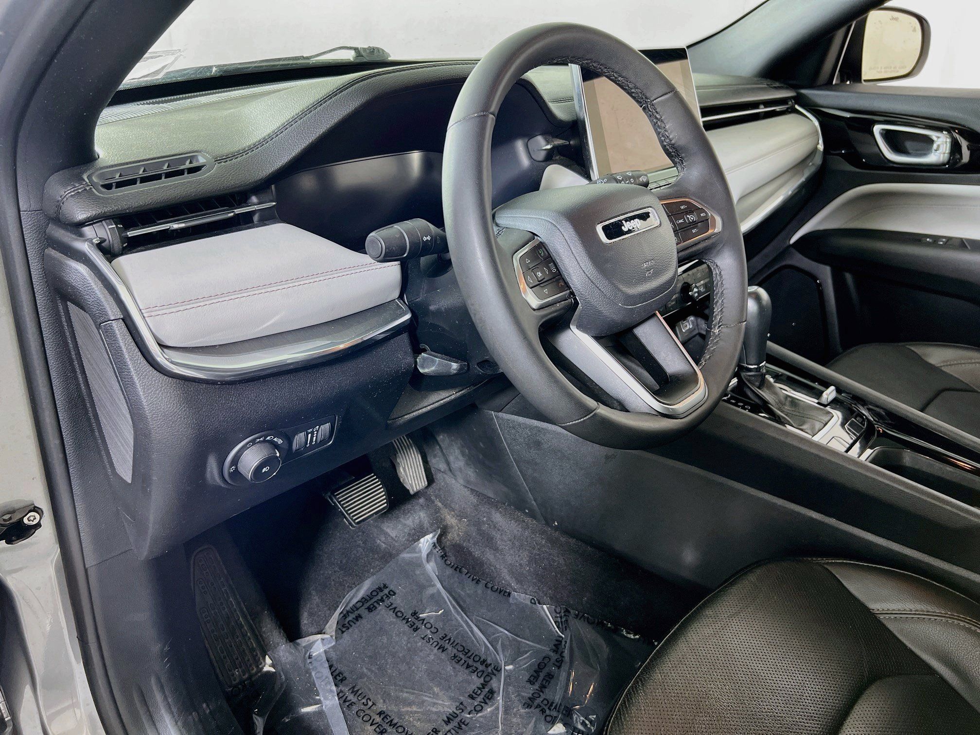 Used 2023 Jeep Compass Limited w/ Elite Group AWD/4WD image 9