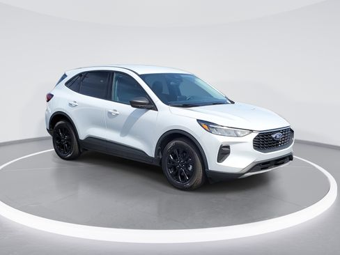New 2025 Ford Escape Active w/ Cold Weather Package image 2