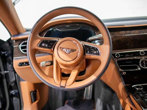 Used 2021 Bentley Flying Spur W12 image 11