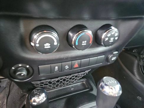 Used 2015 Jeep Wrangler Sport image 15