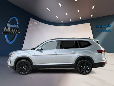 Certified 2026 Volkswagen Atlas SE FWD image 8