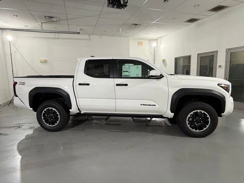 New 2025 Toyota Tacoma TRD Off-Road image 3