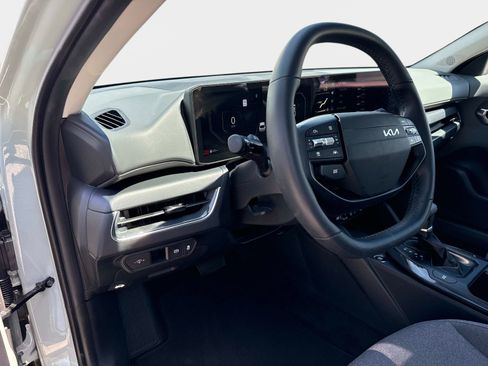 Used 2025 Kia K4 EX FWD image 17