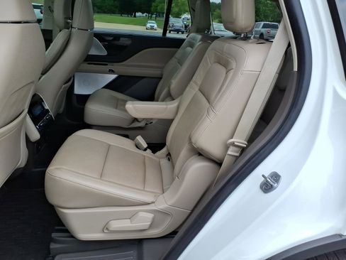 Used 2022 Lincoln Aviator Reserve w/ Equipment Group 201A AWD/4WD image 8