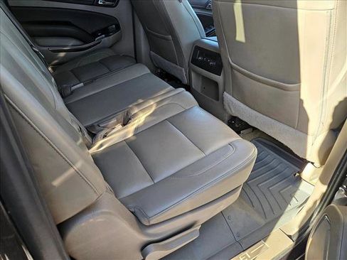 Used 2018 Chevrolet Suburban LT image 19