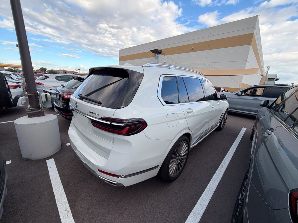 Certified 2024 BMW X7 xDrive40i w/ Premium Package AWD/4WD image 4