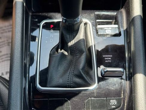Used 2025 Jeep Compass Latitude w/ Sun & Sound Group AWD/4WD image 19