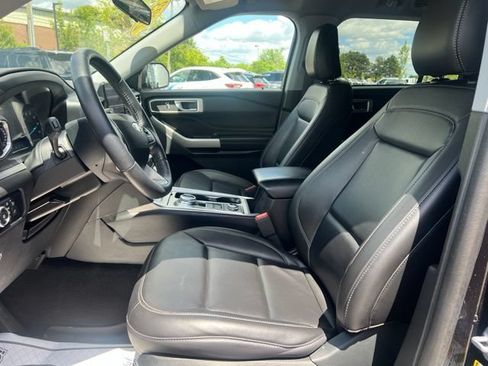 Used 2023 Ford Explorer XLT w/ Equipment Group 202A AWD/4WD image 22