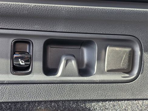 Used 2024 Mercedes-Benz GLC 300 image 11