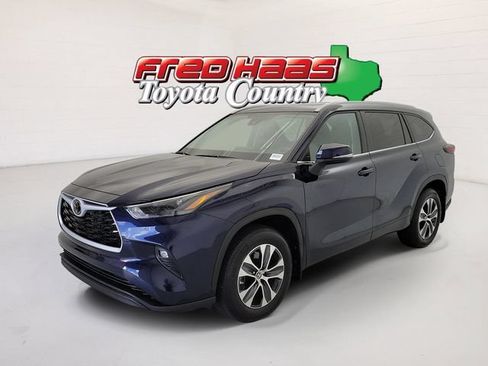 Used 2026 Toyota Highlander XLE AWD/4WD image 1
