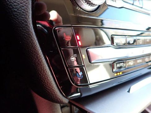 Used 2023 Ford Explorer Limited image 23