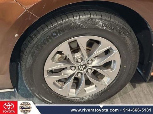 Used 2023 Toyota Sienna LE FWD image 10