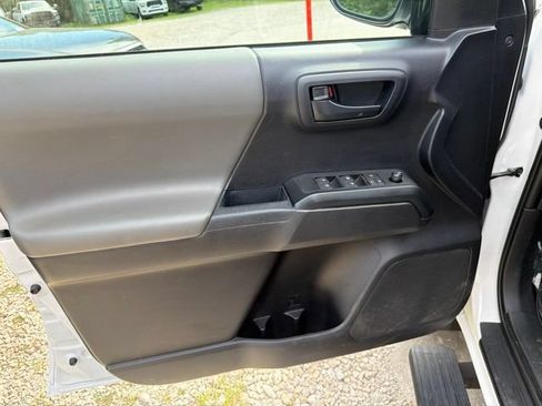 Used 2020 Toyota Tacoma SR AWD/4WD image 19