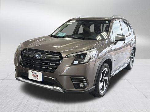 Used 2023 Subaru Forester Touring AWD/4WD image 3
