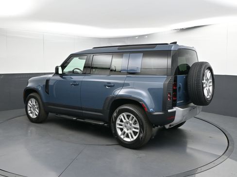 Used 2025 Land Rover Defender 110 S image 3