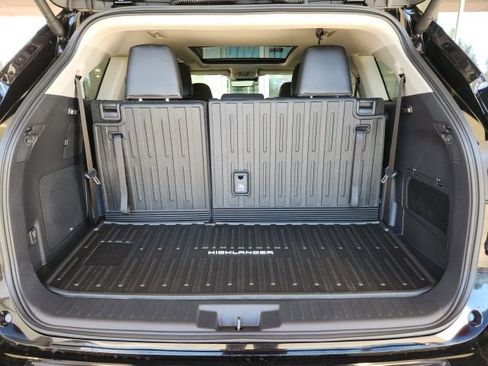 New 2026 Toyota Highlander Platinum image 21