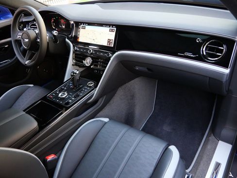 New 2025 Bentley Flying Spur Plug-In Hybrid image 24