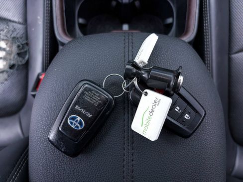 Used 2022 Toyota RAV4 Limited AWD/4WD image 26