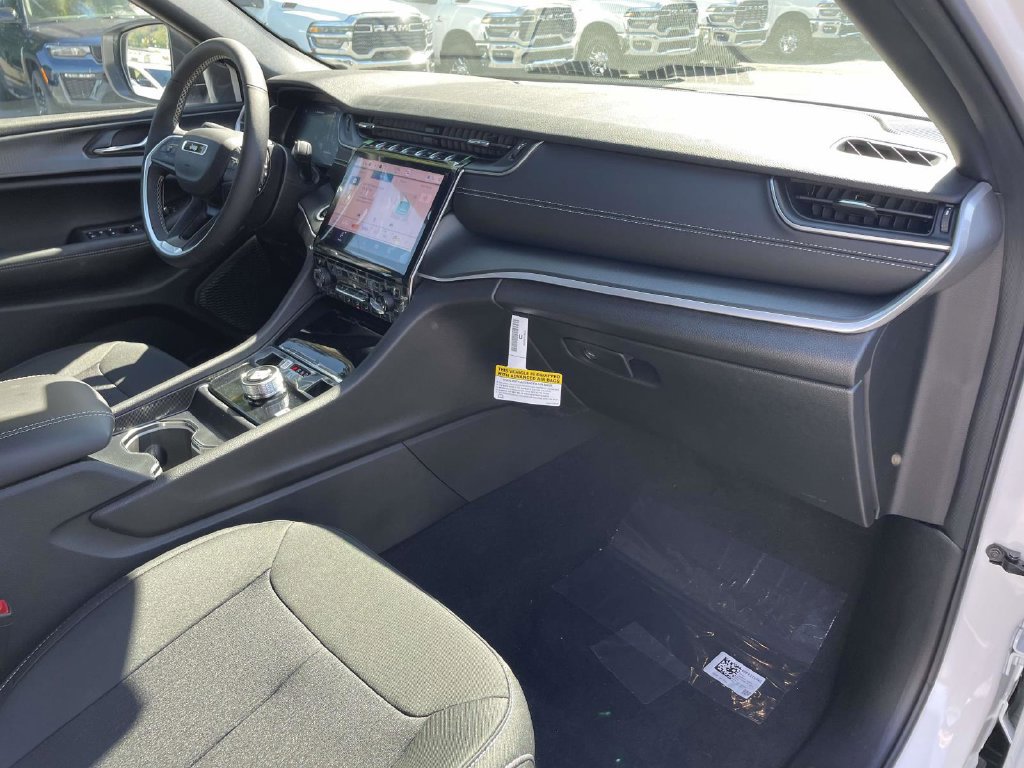 New 2027 Jeep Grand Cherokee Laredo X AWD/4WD image 14