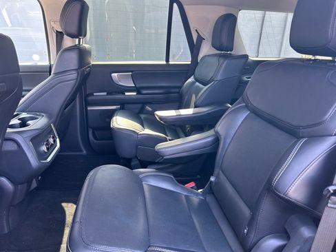 Used 2025 Ford Expedition Platinum AWD/4WD image 10