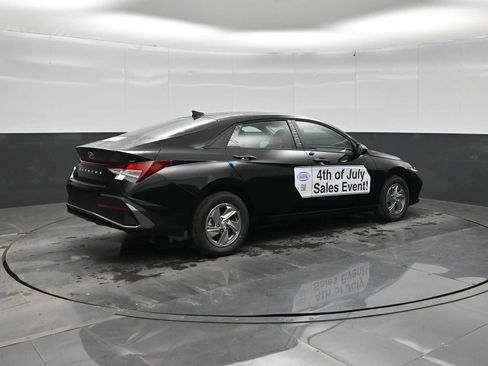 New 2026 Hyundai Elantra SE FWD image 8