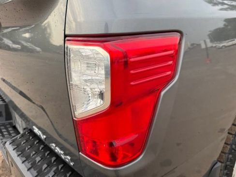 Used 2019 Nissan Titan SV w/ SV Convenience Package AWD/4WD image 14