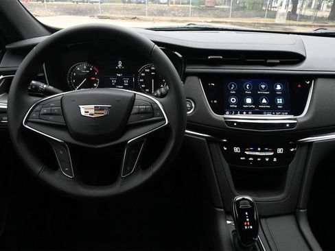 New 2026 Cadillac XT5 Luxury w/ LPO, Floor Liner Package image 9