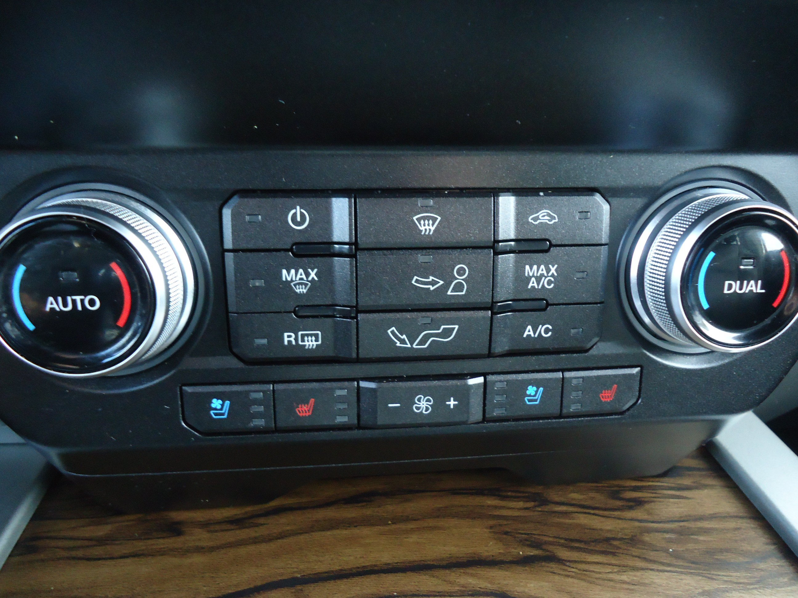 Used 2019 Ford F150 Lariat w/ Equipment Group 502A Luxury AWD/4WD image 21