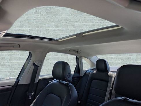 Certified 2024 Volkswagen Jetta SE w/ Panoramic Sunroof Package FWD image 21