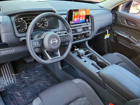 Used 2024 Nissan Pathfinder S FWD image 10