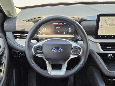 Used 2025 Ford Explorer Active w/ Active Comfort Package AWD/4WD image 18