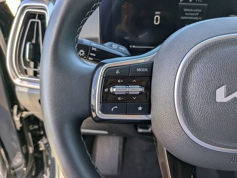Certified 2025 Kia Sorento S FWD image 31