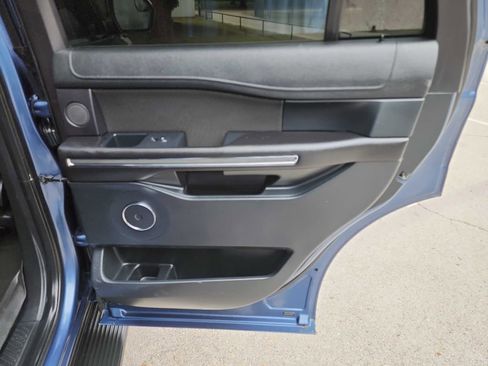 Used 2018 Ford Expedition XLT image 41