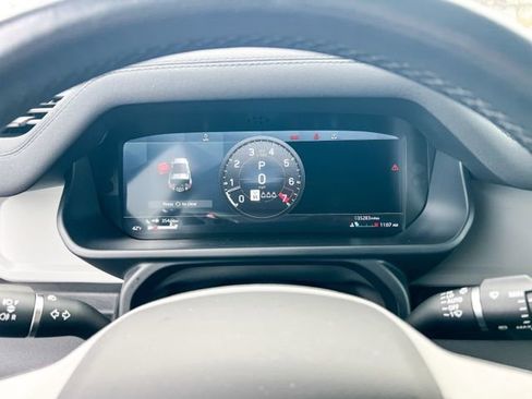 Used 2021 Land Rover Defender 90 First Edition image 13